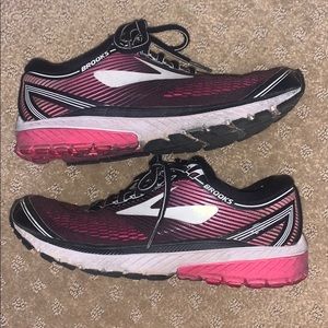 brooks running shoes
